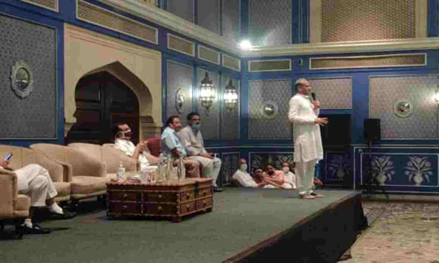 राजस्थान के सीएम गहलोत ने इन तीनों मंत्रियों पर कसा तंज