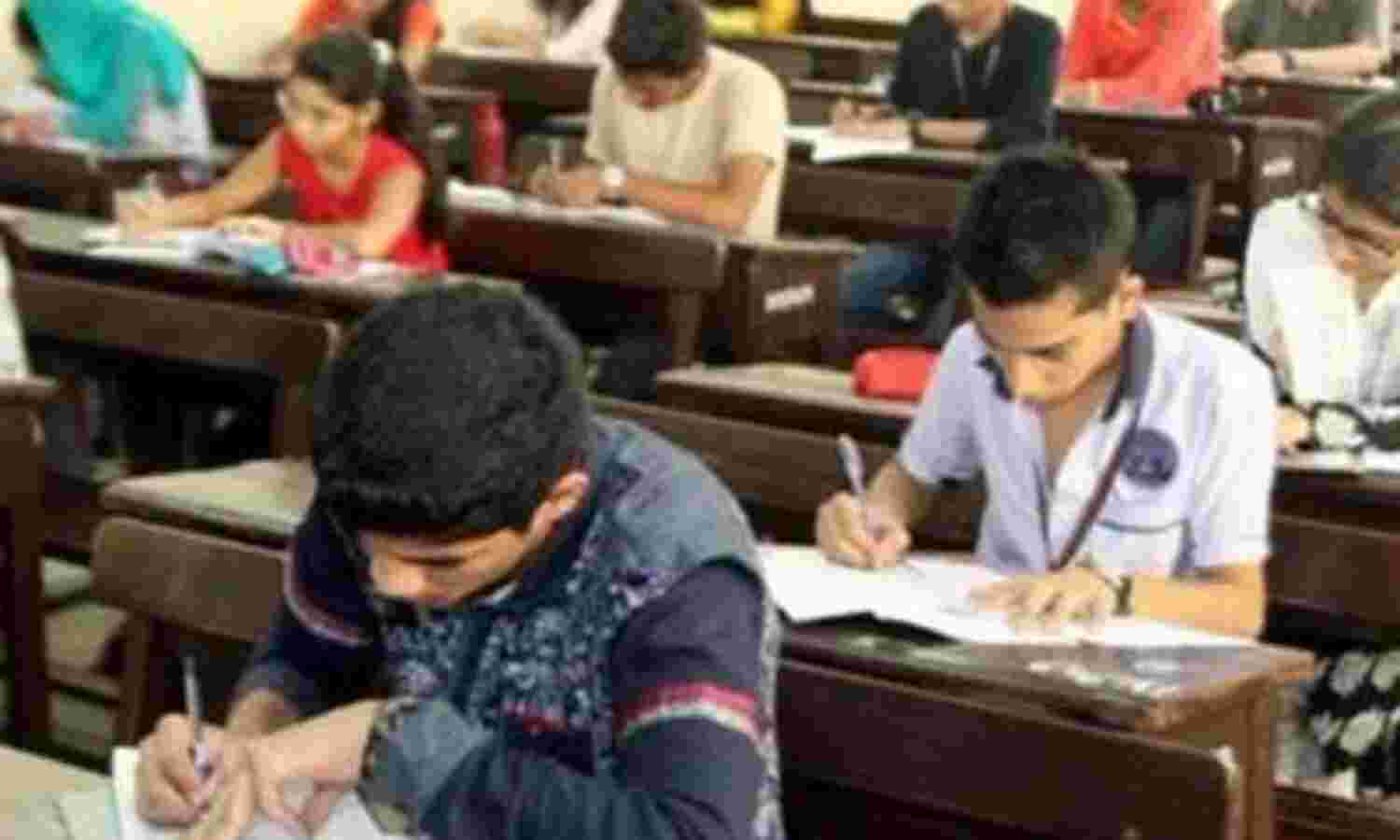 बोर्ड परीक्षा परिणाम की समीक्षा की गई