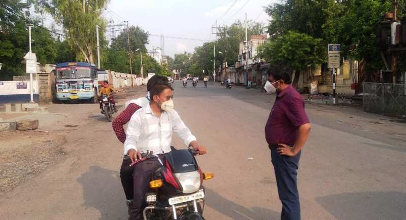 दूसरे दिन भी लॉकडाउन के दौरान दिखाई सख्ती दूसरे दिन भी लॉकडाउन के दौरान दिखाई सख्ती