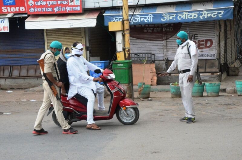 कोरोना : देश में कहीं नाइट कर्फ्यू तो कहीं लॉकडाउन, पढ़े पूरी खबर