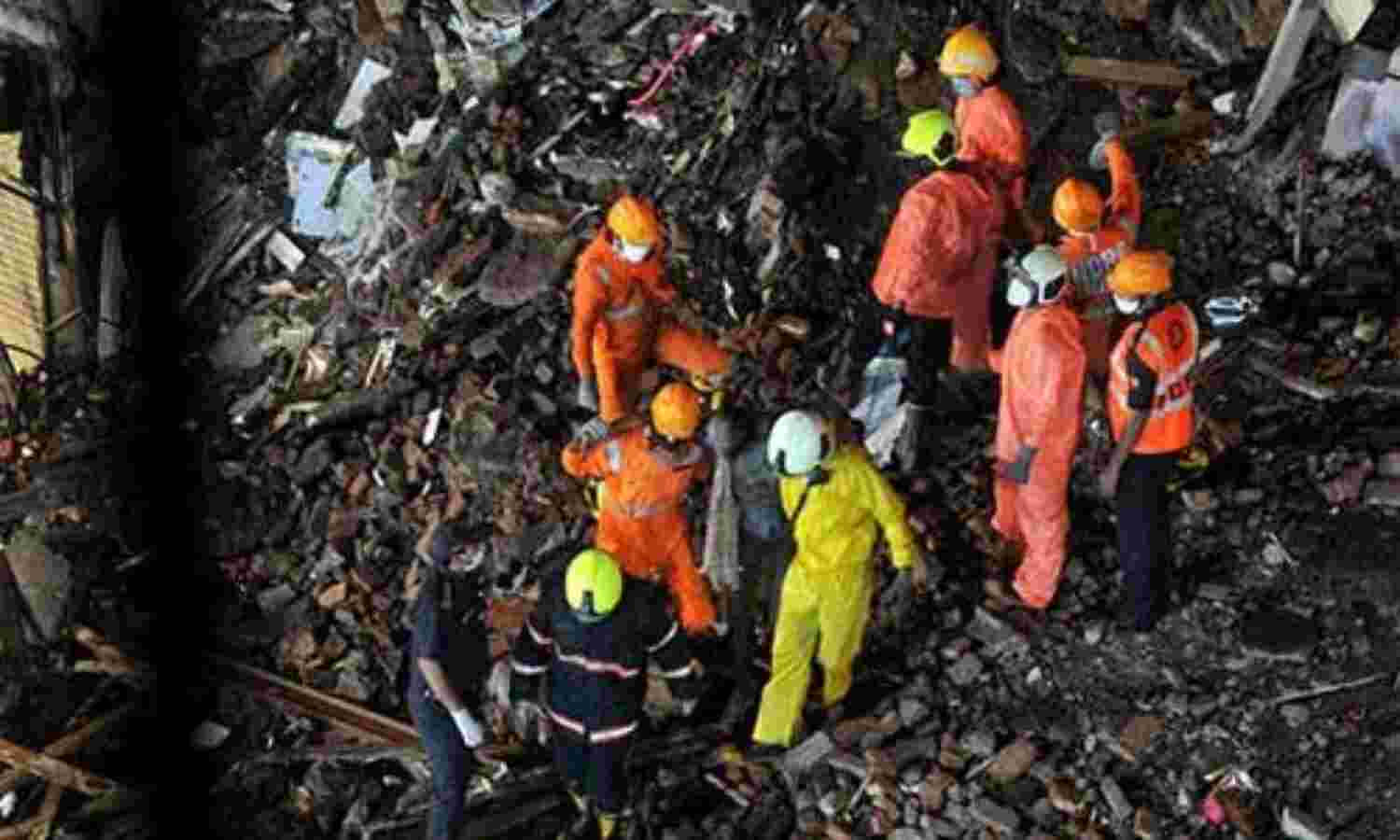 मुंबई में इमारत गिरने से 6 की मौत और 18 घायल, 24 बचाए गए