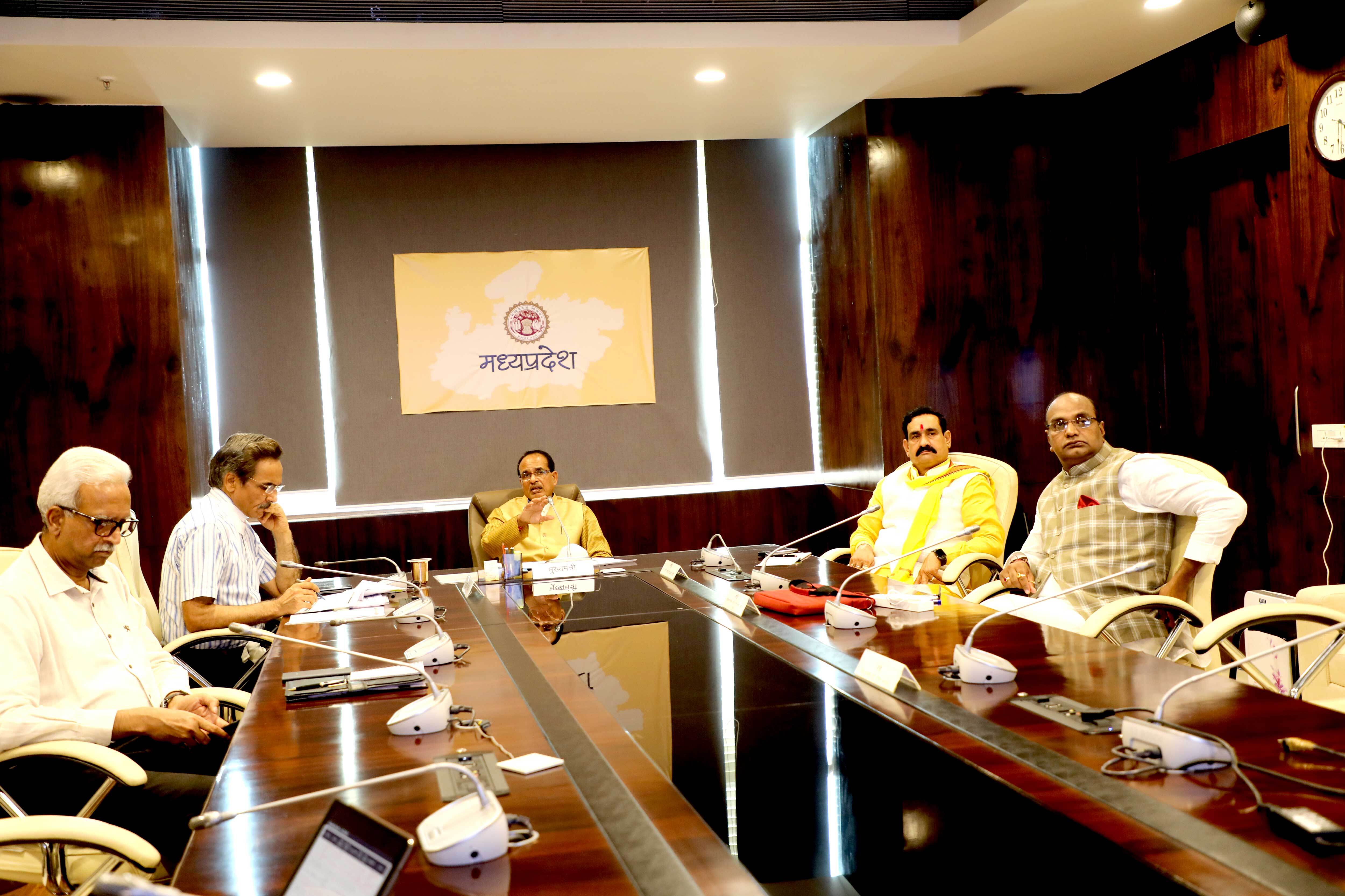 कोरोना को खत्म करने जिलावार बनाएं रणनीति:मुख्यमंत्री