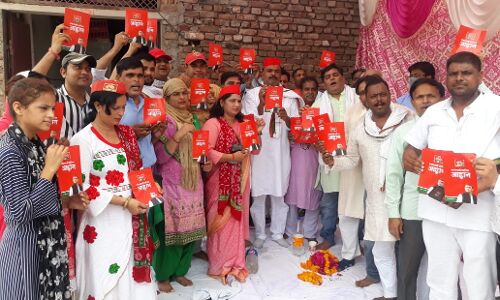 कोरोना महामारी से जंग के सारे नियम भूले समाजवादी पार्टी के लोग