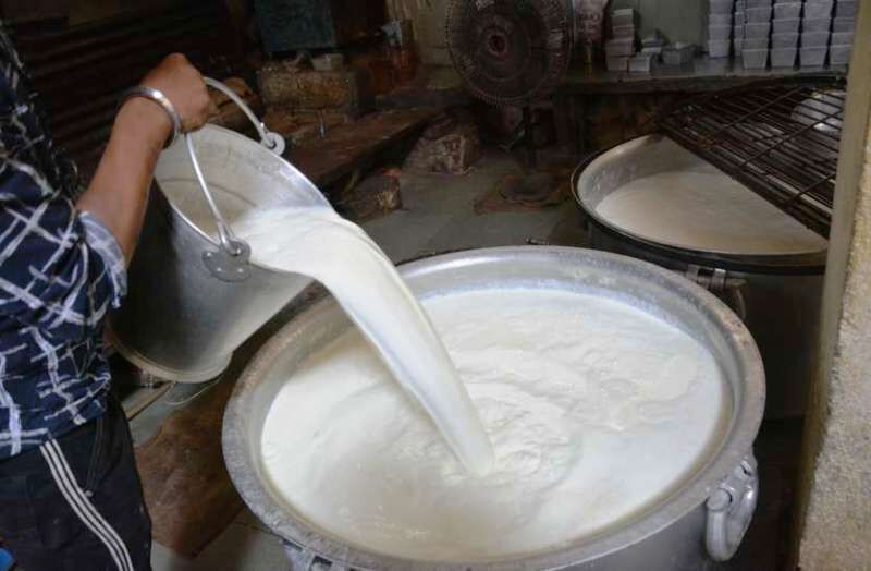 दूध का उत्पादन बढ़ा,फिर भी मिलावटखोर सक्रिय