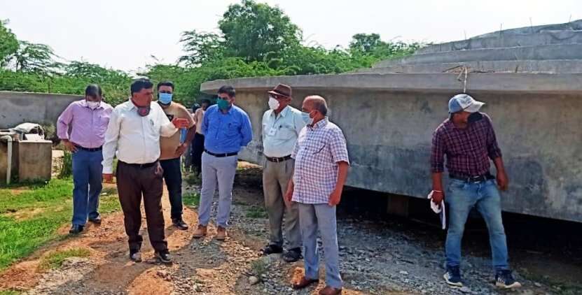 अमृत के कार्यों को देखने पहुंचे निगमायुक्त, बोले- 15 अप्रैल 2021 तक पूरे हों काम