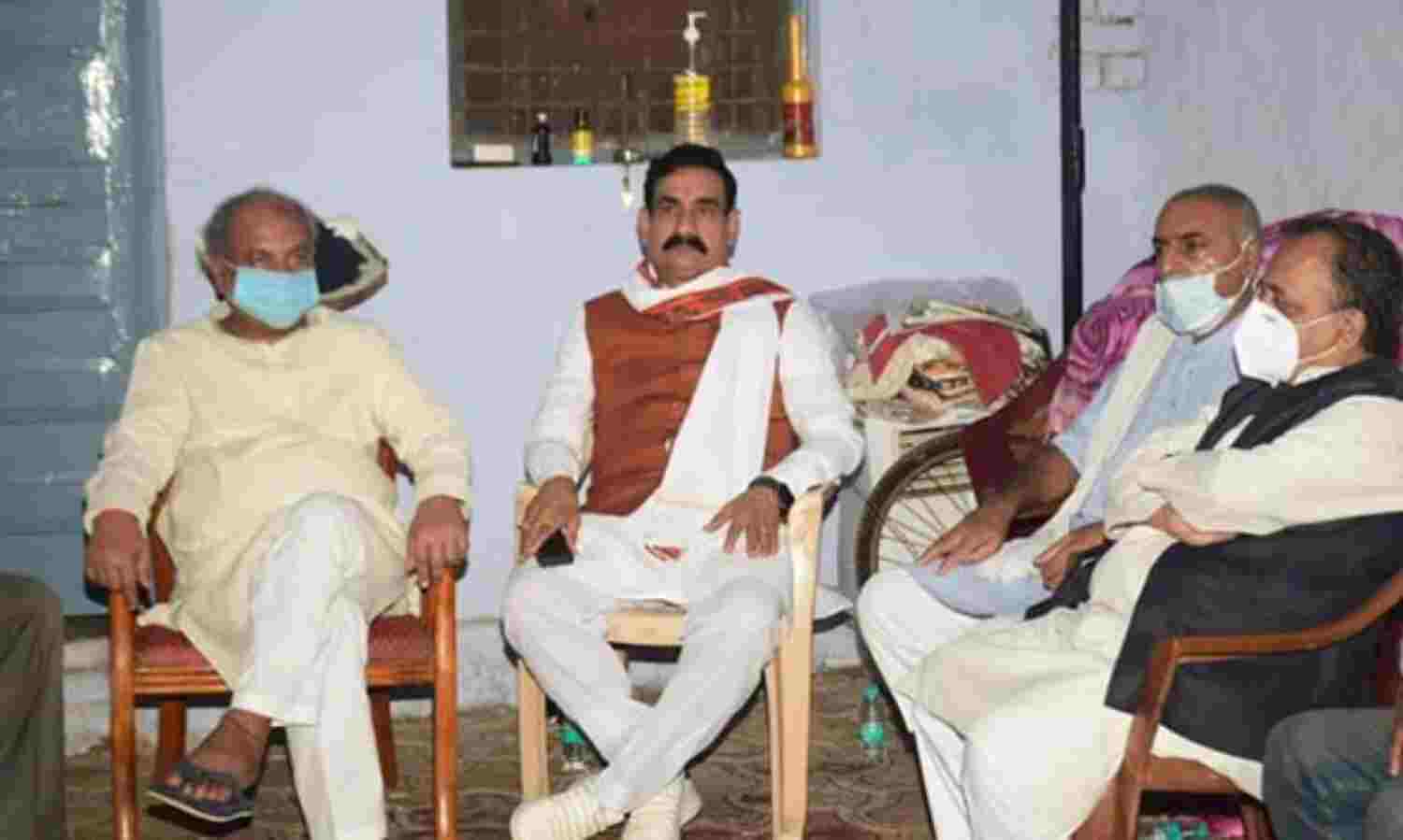 गृह मंत्री डॉ. मिश्रा पहुंचे केन्द्रीय मंत्री तोमर के घर, शोक सेवंदनाएं व्यक्त की