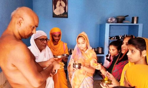 आदमी की सबसे बड़ी भूल समय का अपव्यय करना है: मुनिश्री