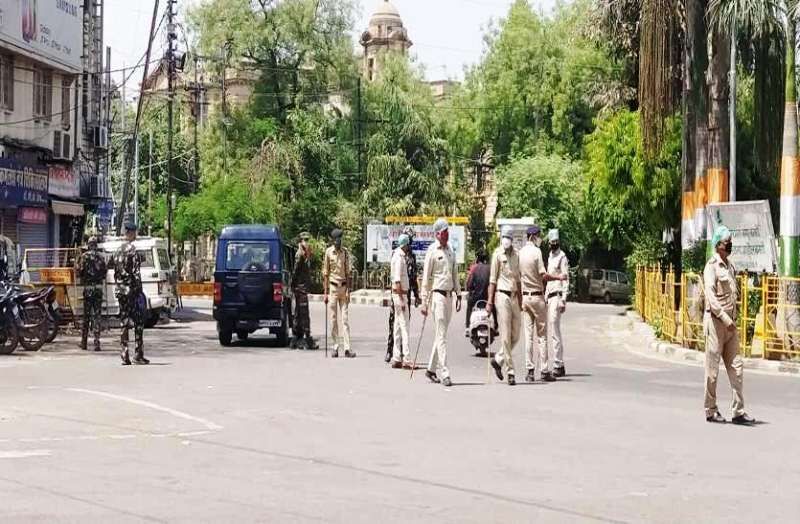 चार घण्टे मिली छूट के बाद चला डंडा, बाजार हुए सूने चार घण्टे मिली छूट के बाद चला डंडा, बाजार हुए सूने