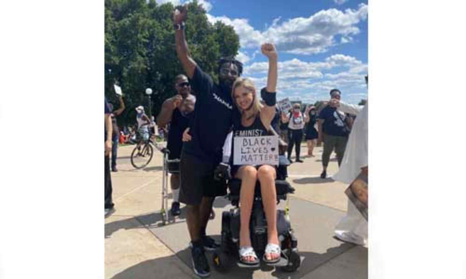 यूएसए में नस्लीय असमानता का विरोध करने के लिए हजारों लोग हड़ताल पर