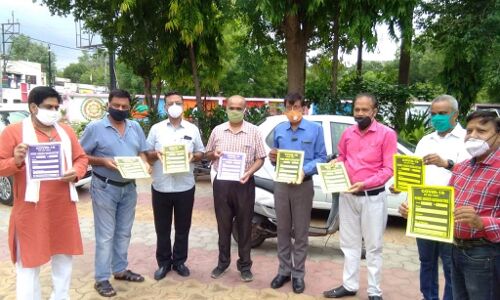 कोविड-19 के दस हजार स्टीकर दिए कोविड-19 के दस हजार स्टीकर दिए