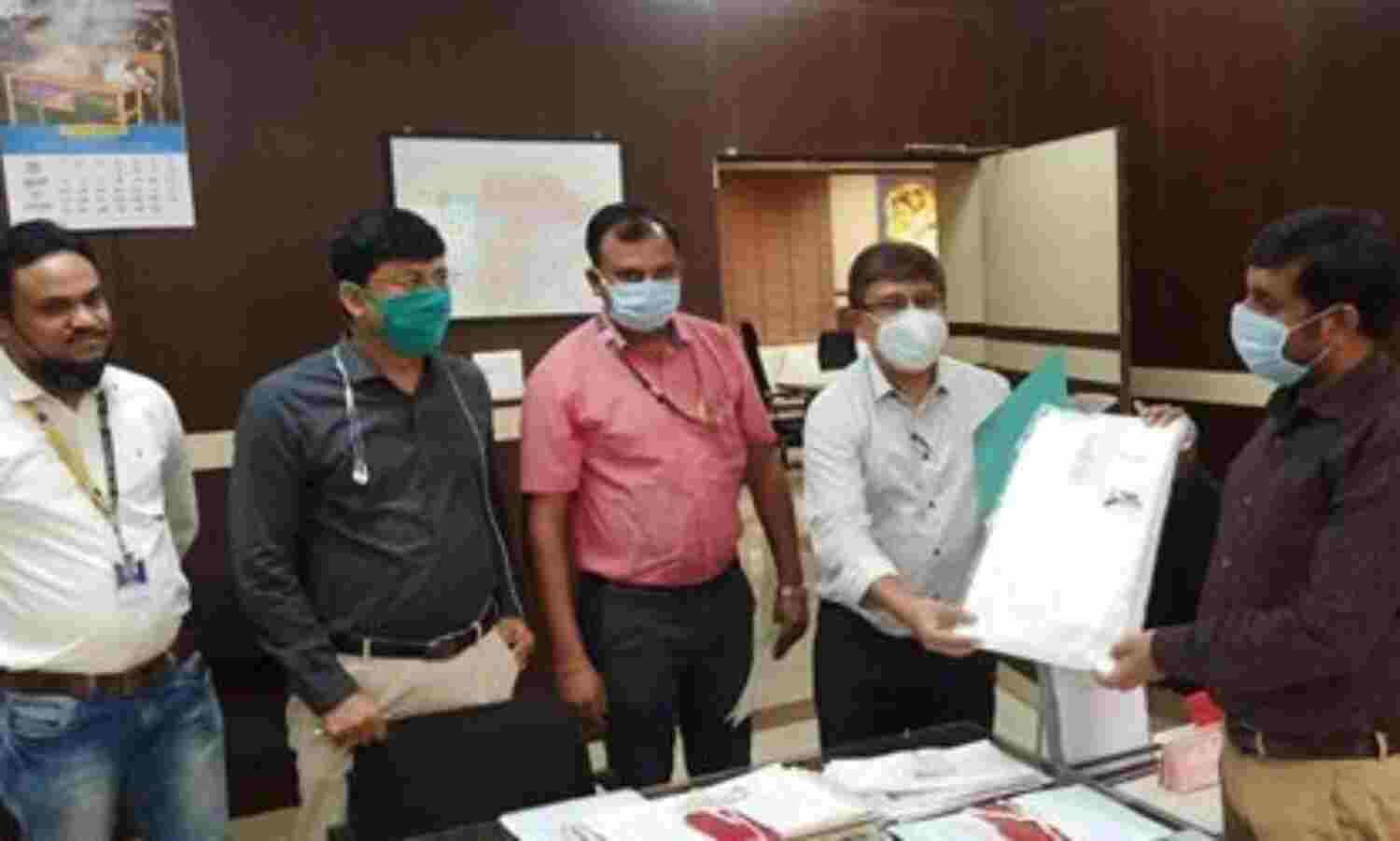 पाथ टोल प्लाजा ने कलेक्टर को सौंपी 250 पीपीई किट