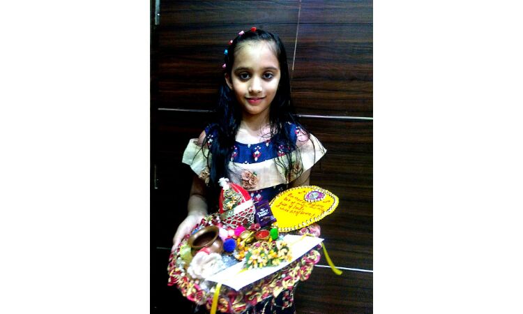 राखी की थाली सजाओ प्रतियोगिता में अनामिका रहीं प्रथम