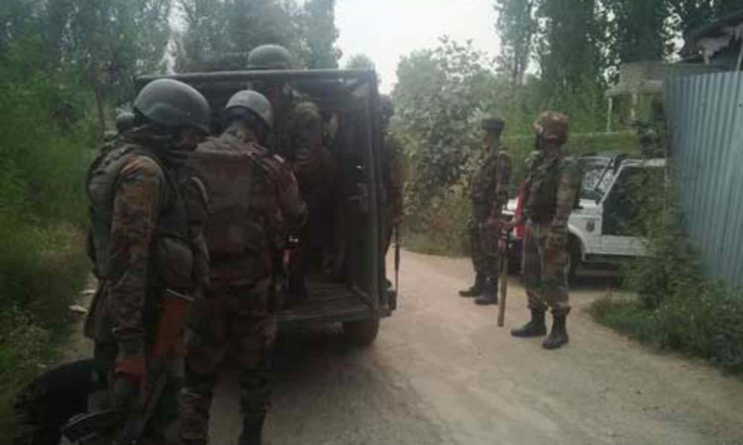 शोपियां में पुलिस बल ने मार गिराए दो अज्ञात आतंकवादी