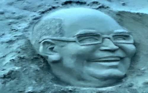 राष्ट्रपति के रूप में तीन वर्ष पूरे करने पर रेत पर उकेरी रामनाथ कोविंद की आकृति