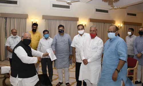 सीएम गहलोत के बाद भाजपा नेताओं ने की राज्यपाल से मुलाकात, बोले - राजस्थान में अराजकता का वातावरण