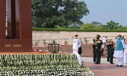 #KargilVijayDiwas : रक्षामंत्री बोले - कभी दुश्मन ने हमला किया तो कारगिल जैसा मुंहतोड़ जवाब