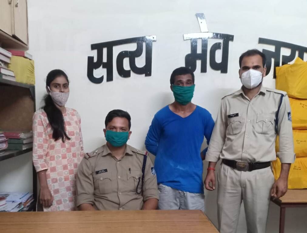 पुलिस ने लूट के मामले में फरार आरोपी एवं दो शातिर चोरों को गिरफ्तार किया