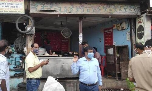 कोरोना संक्रमण रोकने के लिये सोशल डिस्टेंसिंग एवं मास्क पहनना जरूरी : कलेक्टर