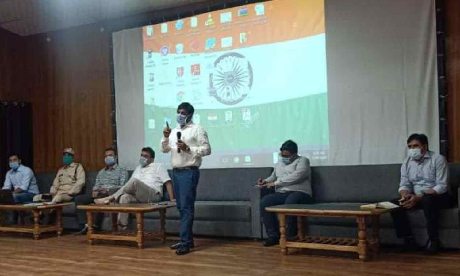 कोरोना संक्रमण की रोकथाम के लिये टीम भावना के साथ कार्य किया जाए कोरोना संक्रमण की रोकथाम के लिये टीम भावना के साथ कार्य किया जाए