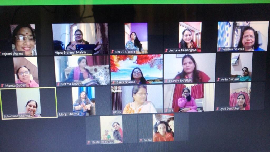 जीवन में बढ़ा इंटरनेट का उपयोग जीवन में बढ़ा इंटरनेट का उपयोग