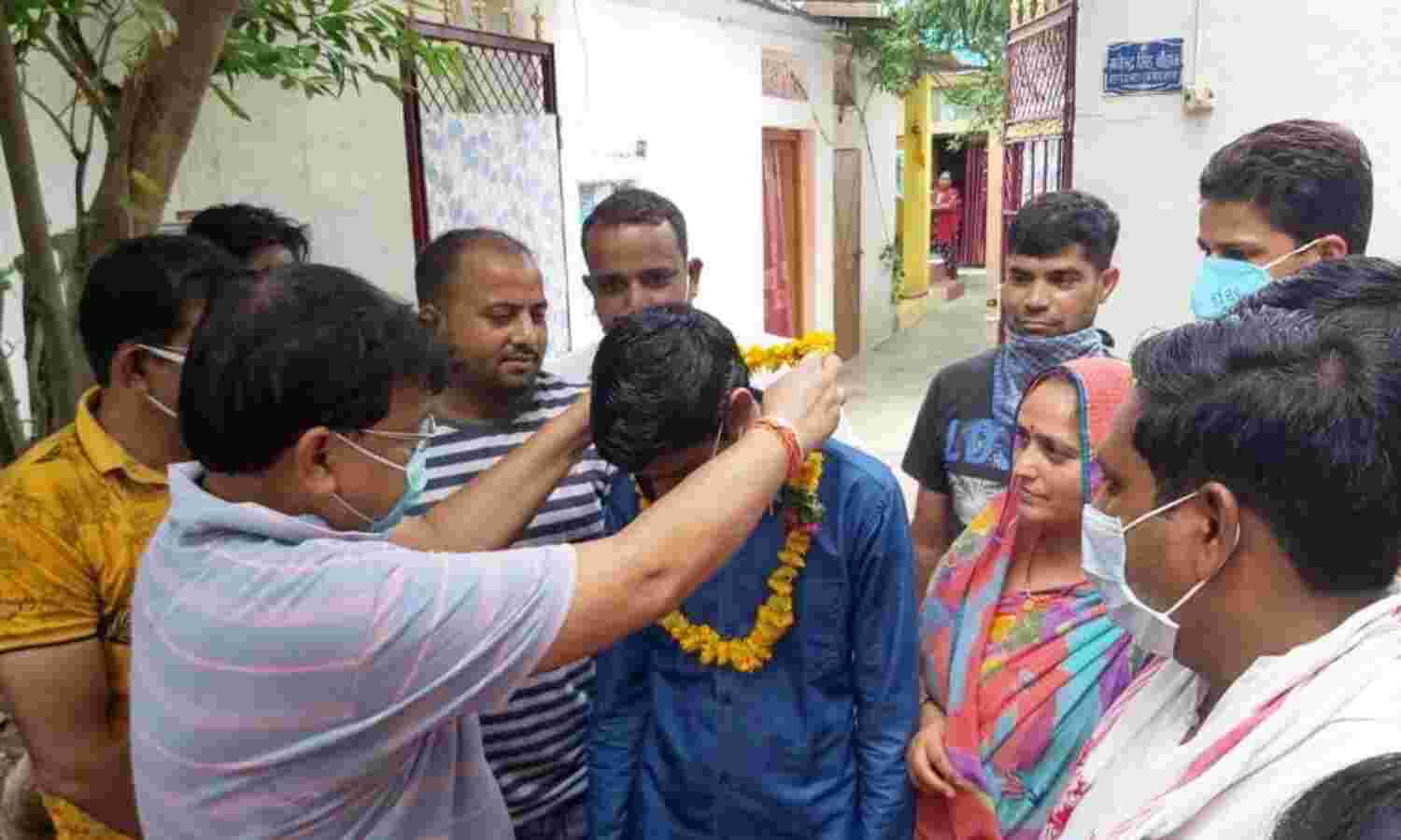 मेधावी छात्र अमन का ऊर्जा मंत्री ने किया सम्मान