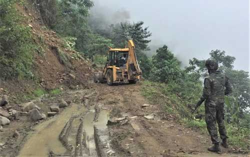 असम राइफल्स के जवानों पर आतंकवादी हमला, 3 सैनिक शहीद, 4 घायल