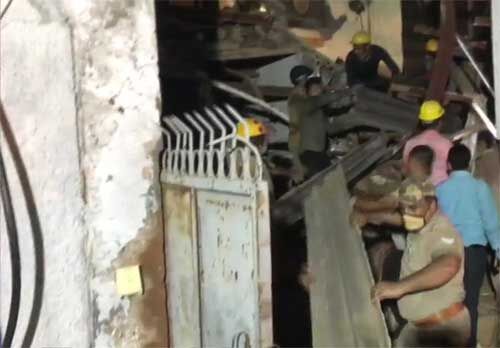 नोएडा सेक्टर-11 में निर्माणाधीन बहुमंजिला इमारत गिरी, हादसे में दो लोगों की मौत