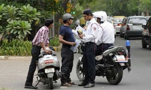अब बाइक या स्कूटर पर लगाया लोकल हेलमेट तो कटेगा चालान, जानें क्या है नया कानून