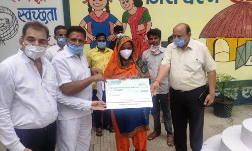 कोरोना योद्धा के परिजनों को पचास लाख की सहायता, मिली अनुकंपा नियुक्ति कोरोना योद्धा के परिजनों को पचास लाख की सहायता, मिली अनुकंपा नियुक्ति