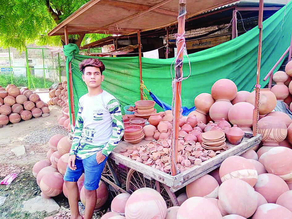 जा पर कृपा राम की होइ, ता पर कृपा करे सब कोई, दस रुपए में मिल रहे 10 दीये