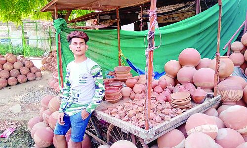 जा पर कृपा राम की होइ, ता पर कृपा करे सब कोई, दस रुपए में मिल रहे 10 दीये