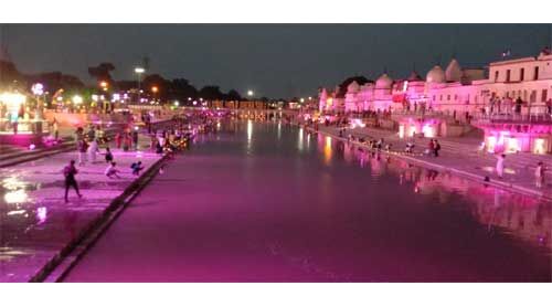 अयोध्या : राम की पैड़ी पर आज मना दीपोत्सव, स्वर्ग सा सजा सरयू तट अयोध्या : राम की पैड़ी पर आज मना दीपोत्सव, स्वर्ग सा सजा सरयू तट