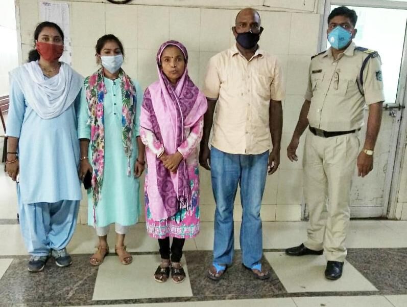 शादी के नाम पर नाबालिग को बेचने जा रही महिला को पुलिस ने गिरफ्तार किया