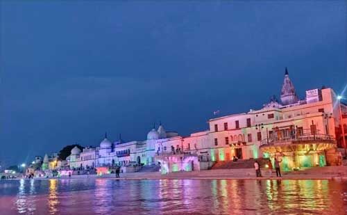 अयोध्या : राम की पैड़ी पर आज मना दीपोत्सव, स्वर्ग सा सजा सरयू तट