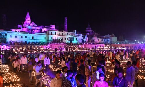भूमि पूजन की पूर्व संध्या पर अयोध्या धाम में प्रज्वलित किये गए 3 लाख 51 हजार दीप