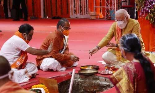 पीएम मोदी ने वेदाचार्यों को कितनी दी दक्षिणा, जानें