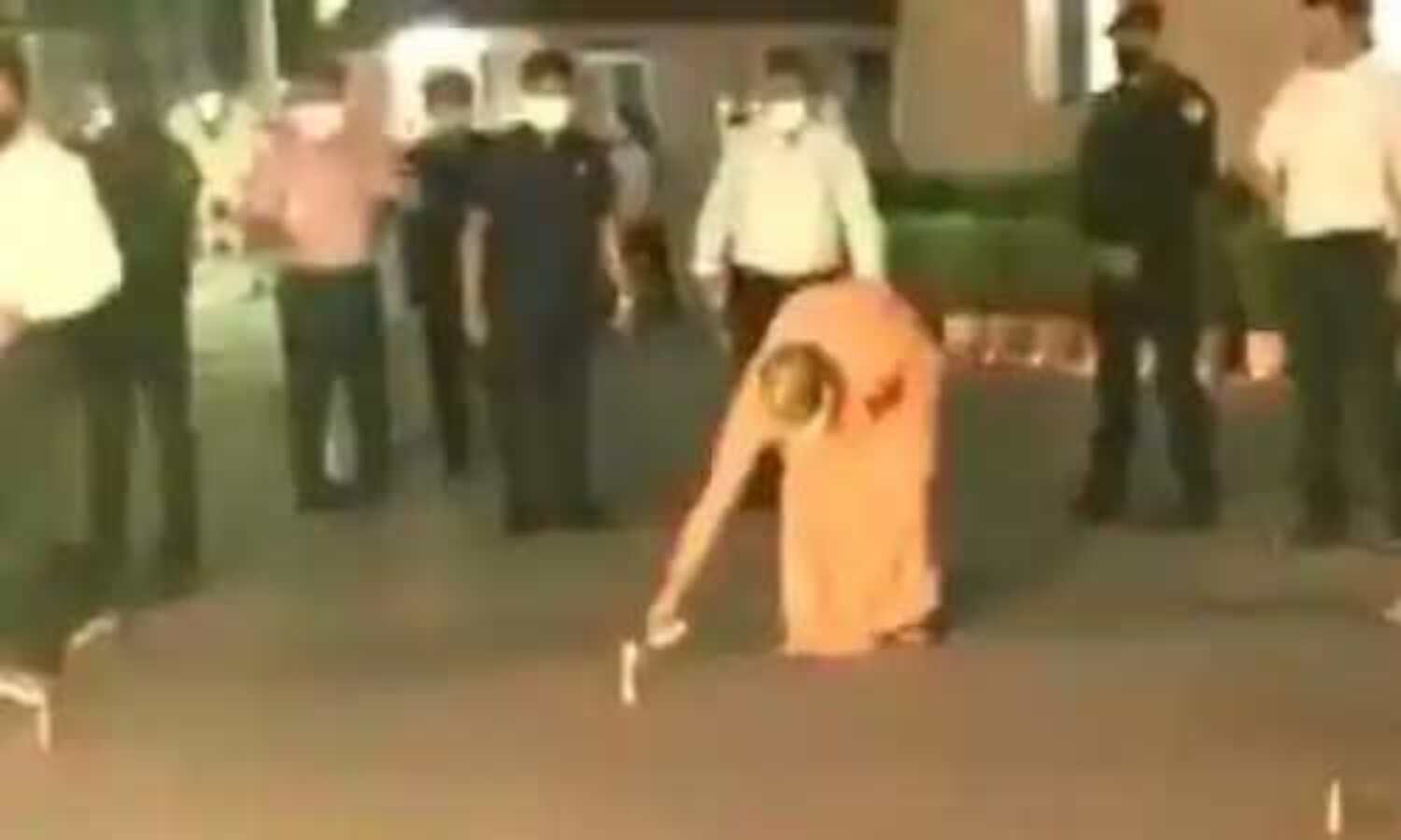 राममंदिर भूमि पूजन के बाद मुख्‍यमंत्री आवास पर आतिशबाजी, पूरे प्रदेश में मन रही दिवाली