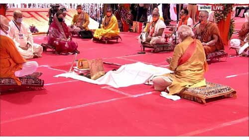 अयोध्या में राम मंदिर भूमि पूजन कराने वाले पंडित जी ने प्रधानमंत्री से क्या मांगी दक्षिणा
