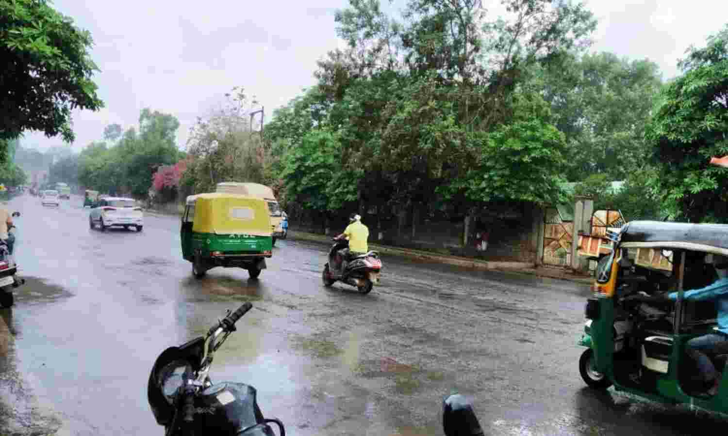 कल आ सकते हैं बादल, हो सकती है बारिश, अंचल में बारिश हुई तो तेज गति से बढ़ेगी ठंड