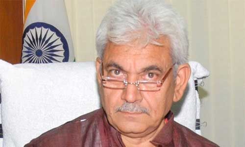 जम्मू-कश्मीर का उपराज्यपाल नियुक्त होने के बाद श्रीनगर पहुंचे मनोज सिन्हा, कल जीसी मुर्मू ने दिया था इस्तीफा