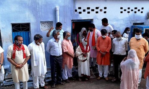 राममंदिर आंदोलन में जान गंवाने वाले दिनेश कुशवाह की माँ का हुआ सम्मान राममंदिर आंदोलन में जान गंवाने वाले दिनेश कुशवाह की माँ का हुआ सम्मान