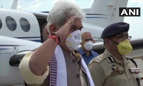 जम्मू-कश्मीर का उपराज्यपाल नियुक्त होने के बाद श्रीनगर पहुंचे मनोज सिन्हा, कल जीसी मुर्मू ने दिया था इस्तीफा