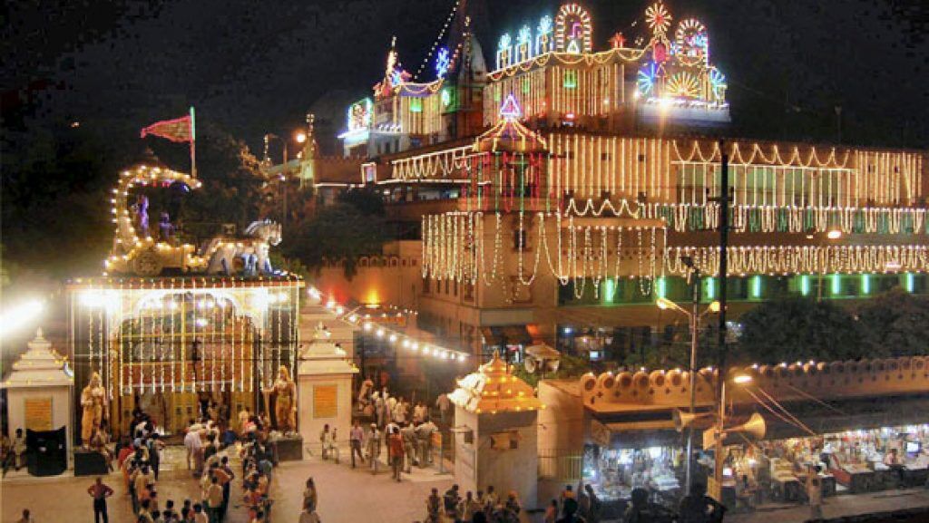 कान्हा के ब्रज में दो दिन मनाया जाएगा जन्म उत्सव, जानिए आखिर ऐसा क्यों हो रहा है