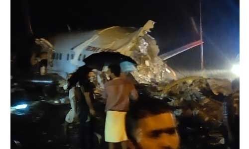 प्लेन क्रैश : पीएम ने केरल CM से की बात, 18 की मौत