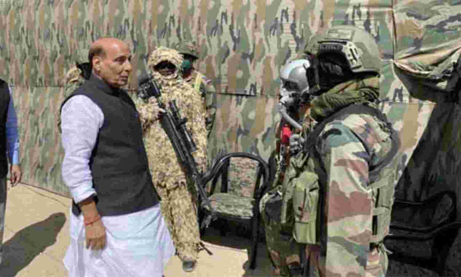 केंद्र सरकार ने 101 रक्षा उपकरणों के आयात पर बैन, देखें लिस्ट