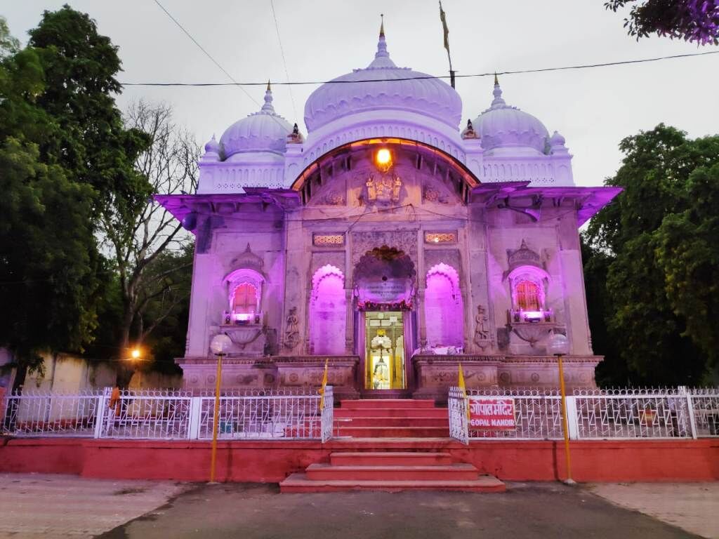 मंदिर और घरों में कल मनेगी जन्माष्टमी, नहीं होंगे बड़े आयोजन