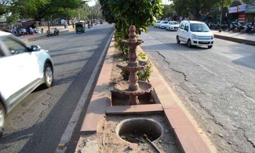 बड़े अरमानों से बनाई थी थीम रोड, आज लावारिस हो गई