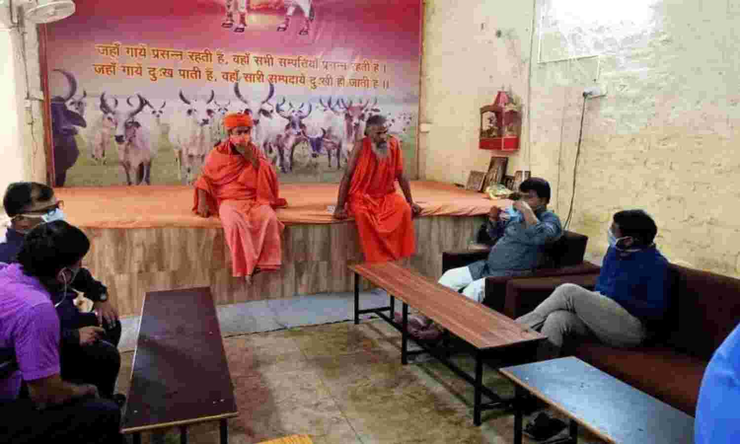 सड़क पर उतरे गौसेवक तो जनप्रतिनिधि व अधिकारियों की जागी नींद