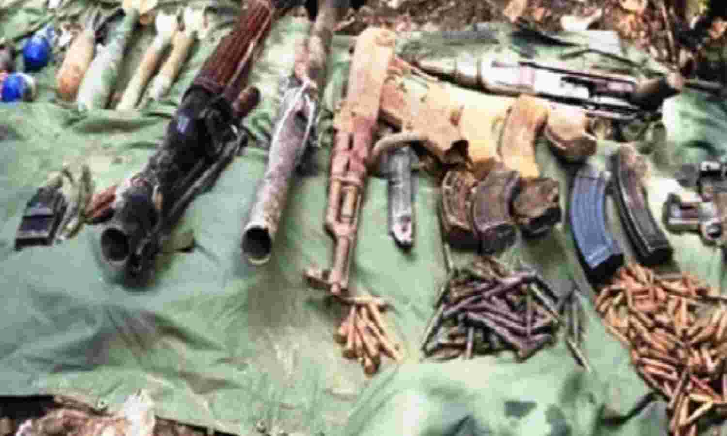 अवंतीपोरा में सेना ने आतंकियों के दो ठिकाने किये तबाह, हथियार और गोला-बारूद बरामद अवंतीपोरा में सेना ने आतंकियों के दो ठिकाने किये तबाह, हथियार और गोला-बारूद बरामद