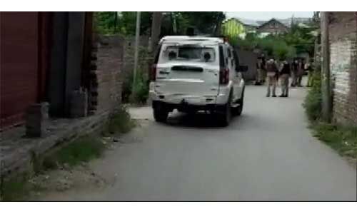 कश्मीर : पुलवामा एनकाउंटर में तीन आतंकी ढेर, एक जवान शहीद